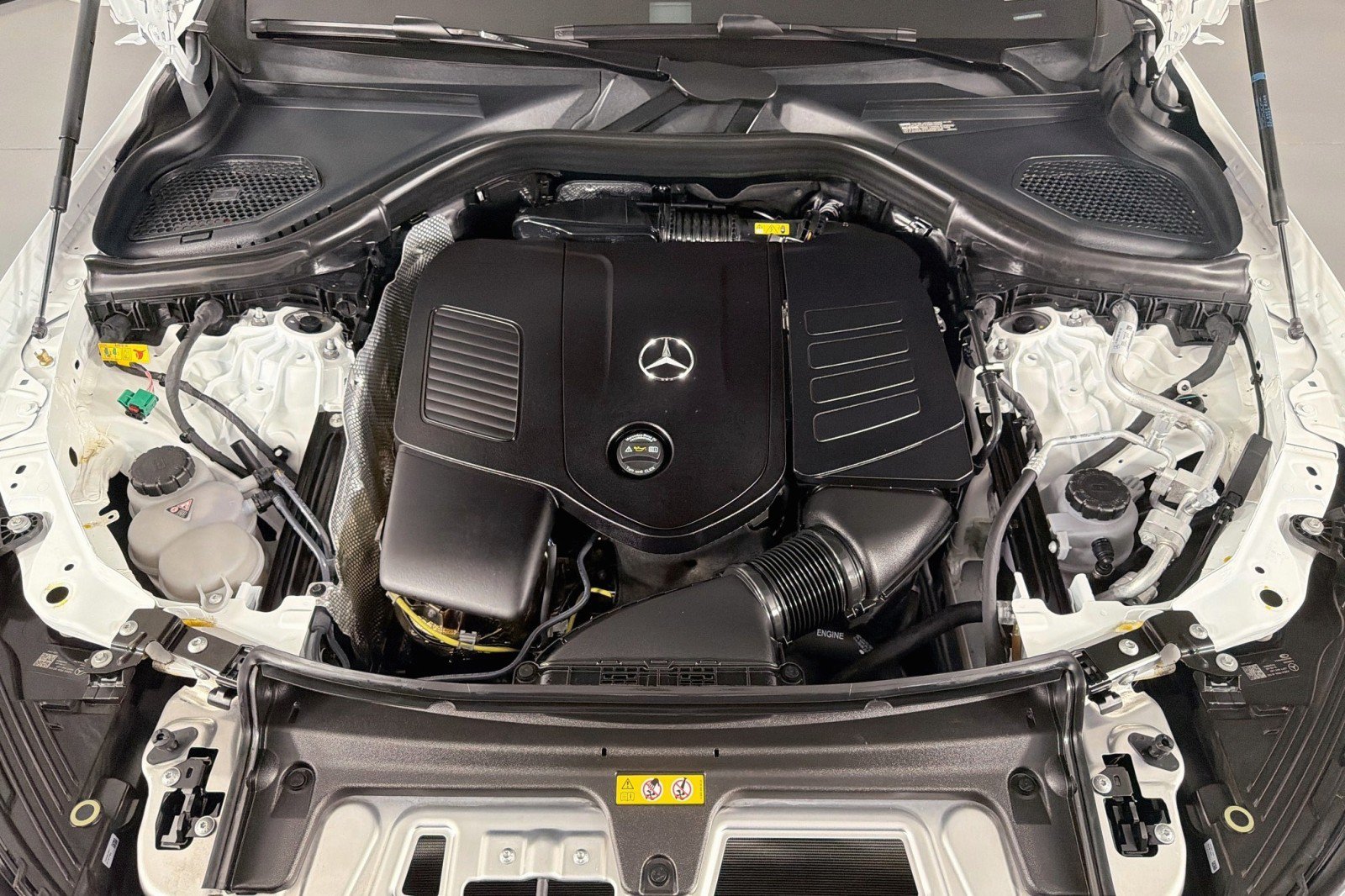 Certified 2025 Mercedes-Benz GLC 350e 4MATIC w/ Driver Assistance Package image 11
