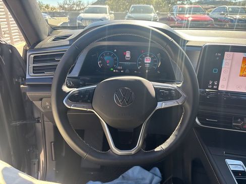 Used 2025 Volkswagen Atlas Cross Sport SE image 20