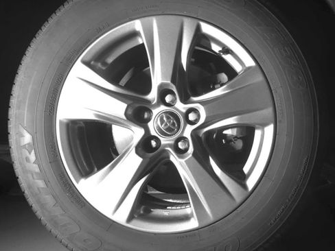 Used 2024 Toyota RAV4 XLE AWD/4WD image 9