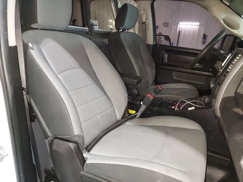 Used 2022 RAM 1500 4x4 Crew Cab Classic w/ Chrome Appearance Group image 29