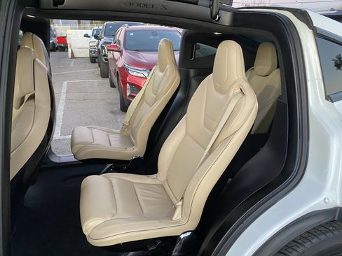 Used 2016 Tesla Model X 75D image 17