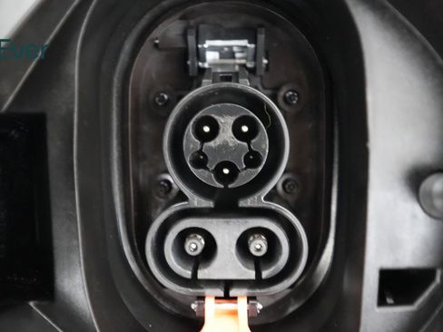 Used 2023 Chevrolet Bolt EUV LT w/ Convenience Package FWD image 10