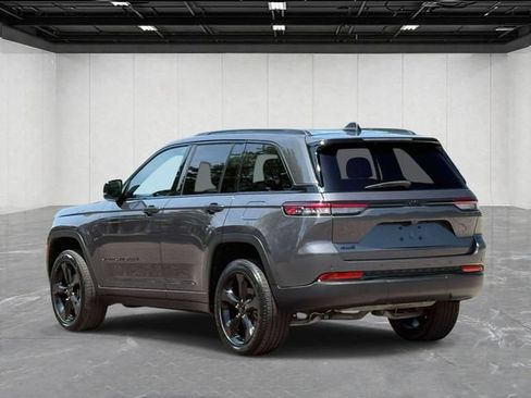 Certified 2024 Jeep Grand Cherokee Altitude AWD/4WD image 3