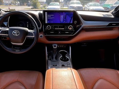Used 2024 Toyota Highlander Platinum image 13
