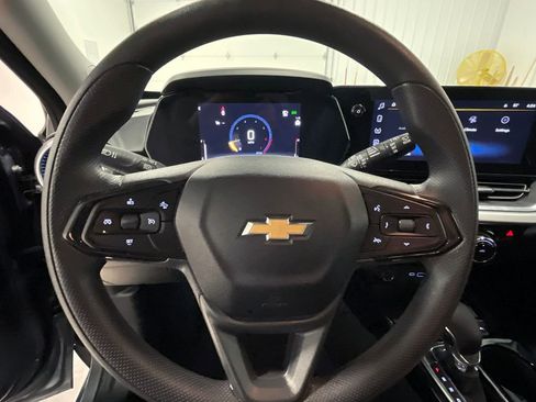 Used 2024 Chevrolet Trax LT FWD image 29