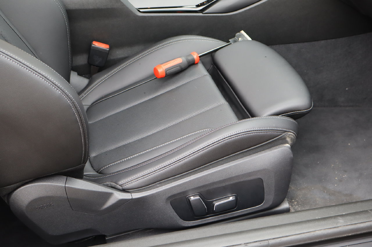 Used 2024 BMW 230i Coupe w/ Premium Package RWD image 16