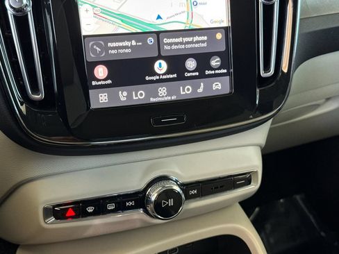 Certified 2026 Volvo XC40 B5 Plus AWD/4WD image 20