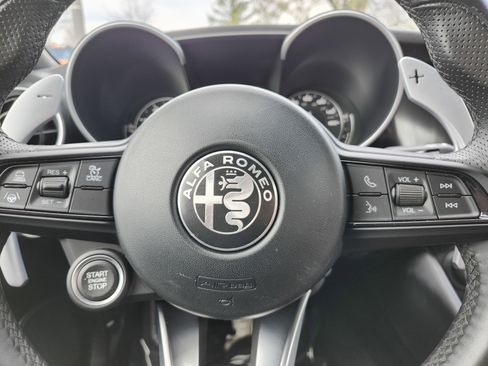 Used 2022 Alfa Romeo Giulia Veloce image 32