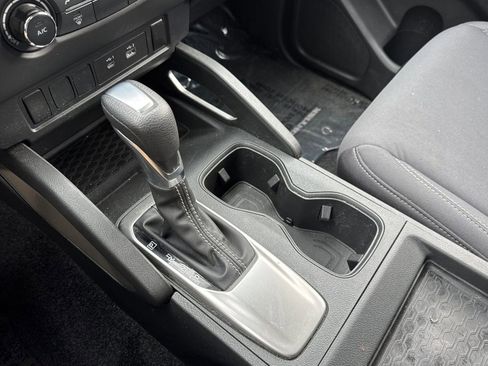 Used 2023 Nissan Frontier SV image 16