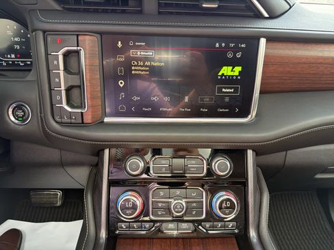 Used 2023 GMC Yukon XL Denali Ultimate AWD/4WD image 7