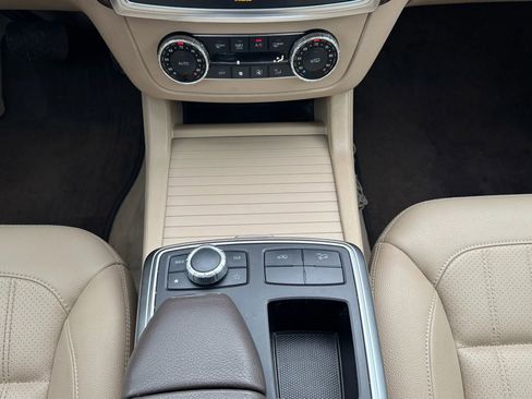 Used 2014 Mercedes-Benz GL 450 4MATIC image 36