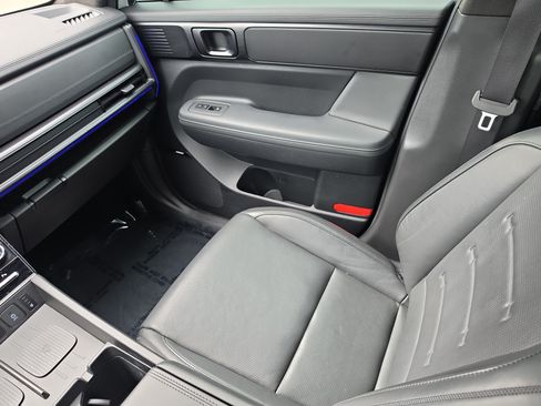 Used 2025 Hyundai Santa Fe Calligraphy AWD/4WD image 16