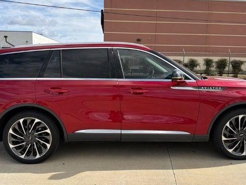 Used 2020 Lincoln Aviator Reserve w/ Equipment Group 202A image 4