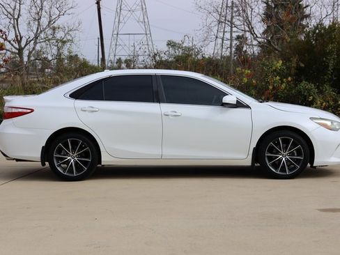 Used 2015 Toyota Camry XSE image 4