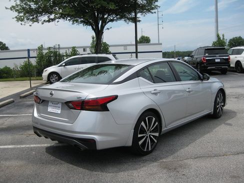 Used 2019 Nissan Altima 2.5 SR w/ SR Premium Package FWD image 4