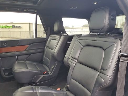 Used 2019 Lincoln Navigator Select w/ Technology Package image 11