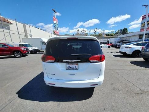 Used 2022 Chrysler Voyager LX FWD image 7