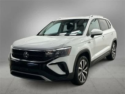 Certified 2022 Volkswagen Taos SE w/ Panoramic Sunroof Package