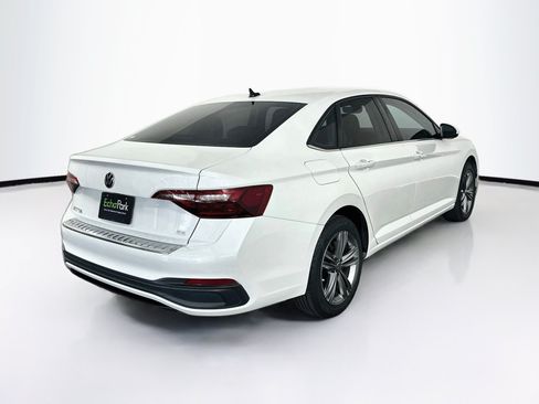 Used 2023 Volkswagen Jetta SE FWD image 9