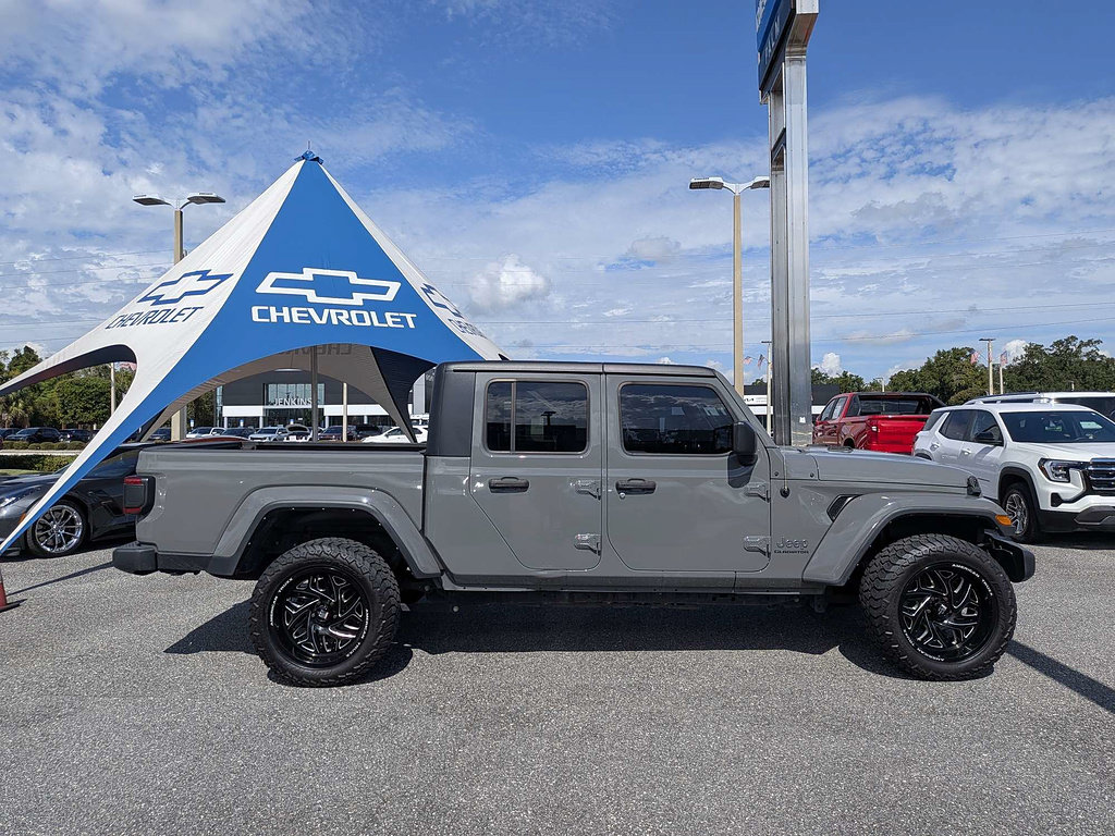 Used 2022 Jeep Gladiator Overland w/ LED Lighting Group AWD/4WD image 30