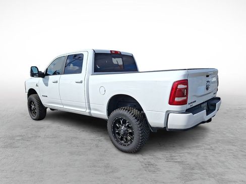 Used 2024 RAM 2500 Laramie AWD/4WD image 3