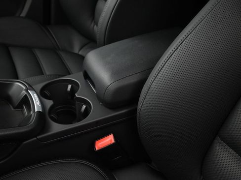 Certified 2026 Porsche Macan image 21