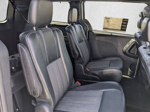 Used 2015 Chrysler Town & Country S w/ Driver Convenience Group FWD image 19