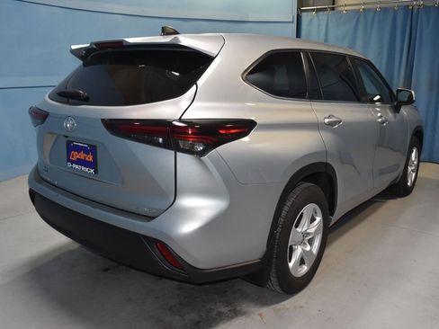 Used 2024 Toyota Highlander AWD image 28