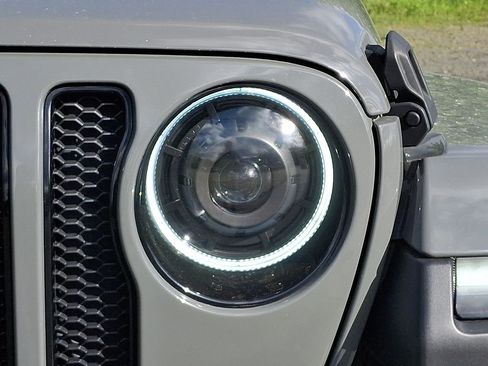 Used 2021 Jeep Wrangler Unlimited Sahara AWD/4WD image 9