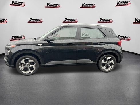 Certified 2024 Hyundai Venue SEL FWD image 4
