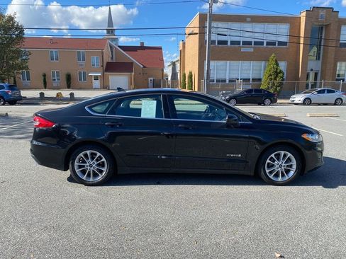 Used 2019 Ford Fusion SE image 4