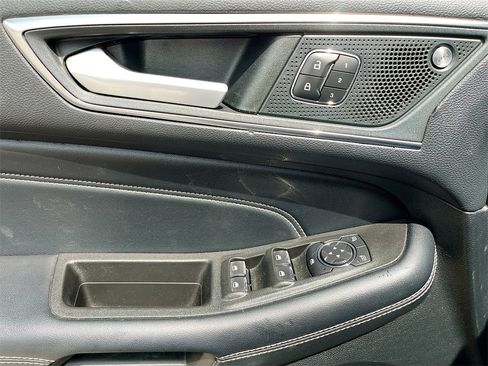 Used 2022 Ford Edge Titanium image 17