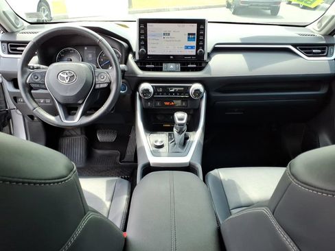 Used 2022 Toyota RAV4 XLE Premium AWD/4WD image 6
