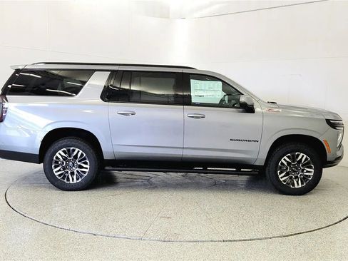 New 2026 Chevrolet Suburban Z71 w/ Comfort Package AWD/4WD image 8