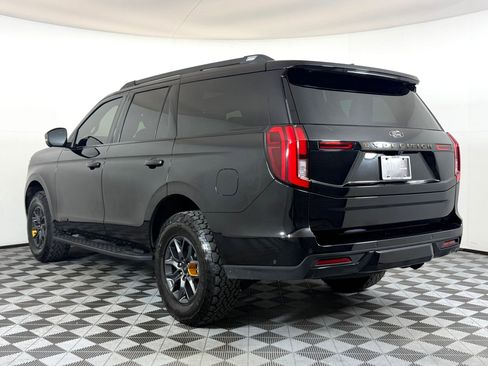 Used 2025 Ford Expedition Tremor image 3