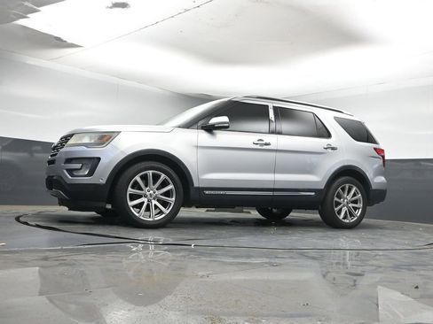Used 2017 Ford Explorer Limited w/ Equipment Group 301A image 10