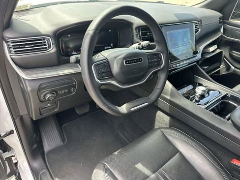Used 2023 Jeep Wagoneer L Series II AWD/4WD image 6