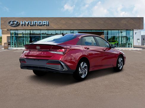 Certified 2025 Hyundai Elantra Sport FWD image 7
