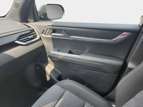 Used 2025 GMC Acadia Elevation image 26