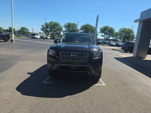Used 2022 Nissan Frontier SV AWD/4WD image 2