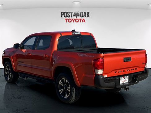 Used 2017 Toyota Tacoma TRD Sport w/ Tow Package image 5