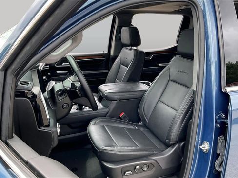 Used 2024 GMC Sierra 1500 Denali w/ Technology Package AWD/4WD image 8