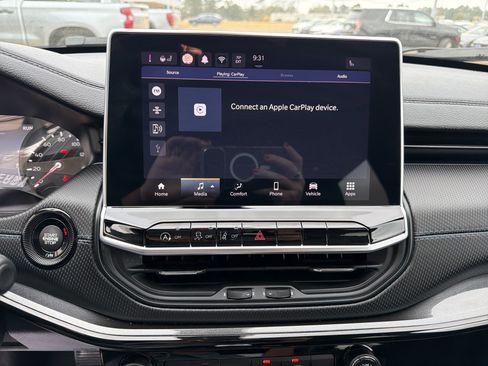 Used 2025 Jeep Compass Latitude w/ Altitude Special Edition image 16