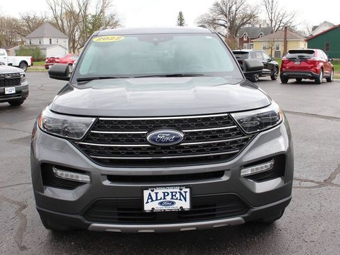 Used 2022 Ford Explorer XLT w/ Equipment Group 202A image 8