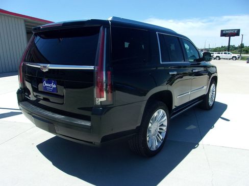 Used 2020 Cadillac Escalade Platinum AWD/4WD image 3