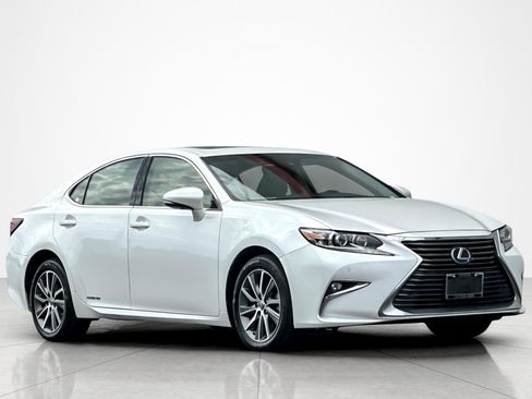 Used 2017 Lexus ES 300h w/ Navigation System Package FWD image 7