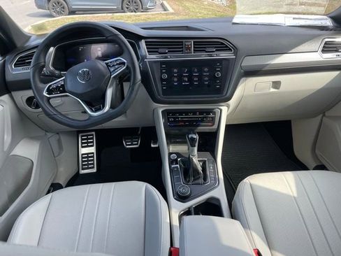 Used 2023 Volkswagen Tiguan SE R-Line image 12