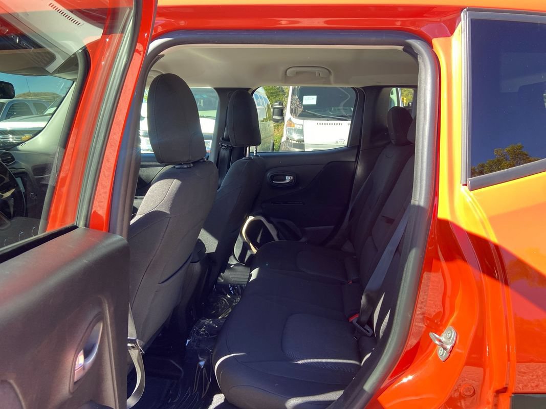 Used 2016 Jeep Renegade Latitude w/ Popular Equipment Group AWD/4WD image 24