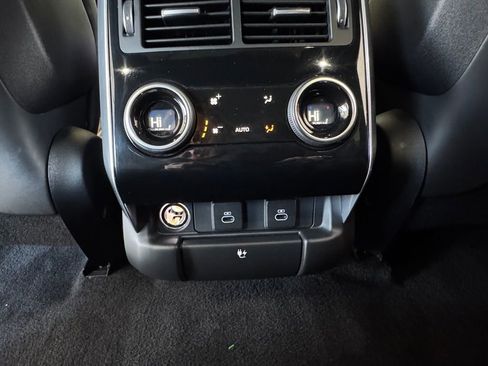 Used 2022 Land Rover Range Rover Sport SVR image 35