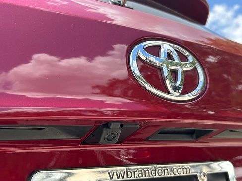 Used 2024 Toyota Highlander LE FWD image 40